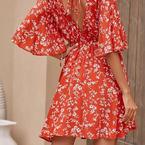 Orange v neck with string in the back - Picture 5 of 6